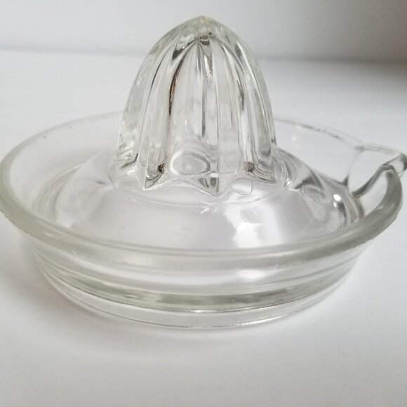 Vintage Small Clear Glass Juice Reamer Flat Thumb Rest (L12) - Picture 2 of 10